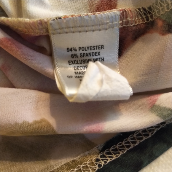 Dressbarn Draped Neck Floral Top EUC M/L - Picture 4 of 4